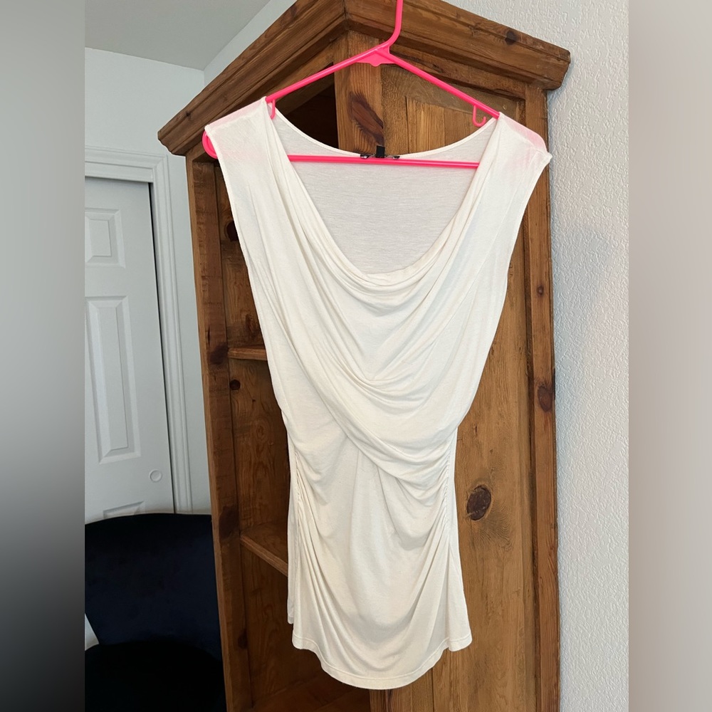 Cream scoop neck Express top